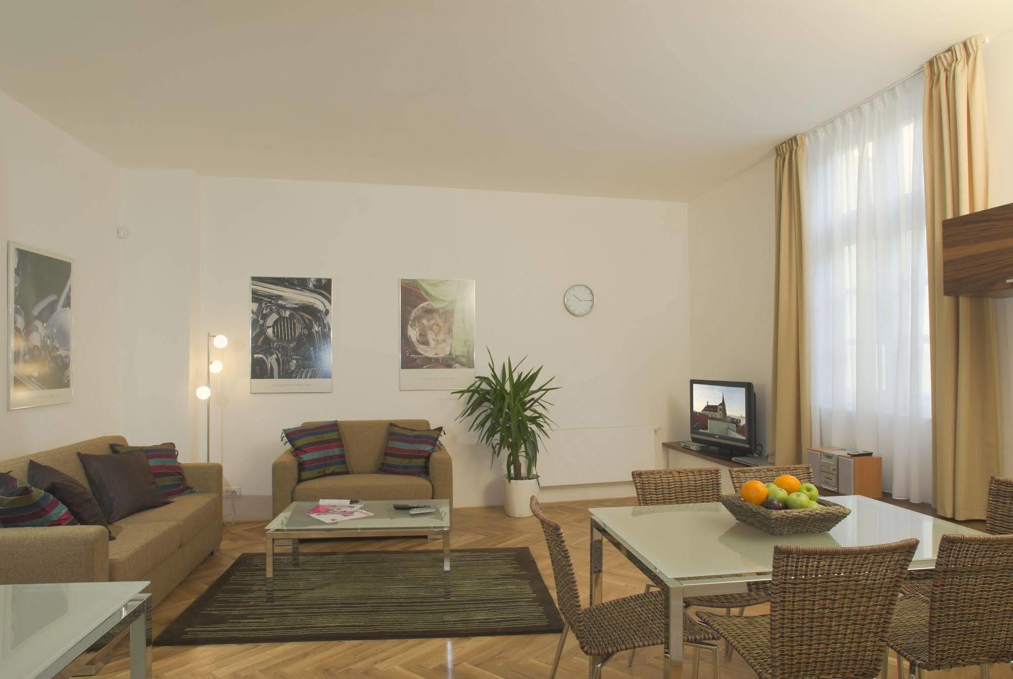 Residence Karlova Praag Buitenkant foto
